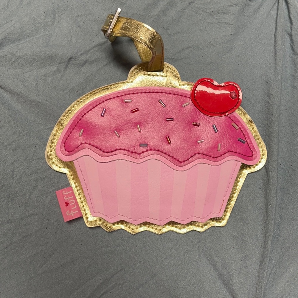 Fluff Travel Tag Cupcake